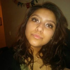 Meet your Posher, Alejandra